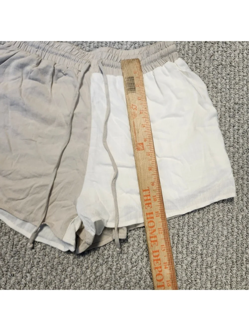 LE LIS COLLECTION Two-Tone Beige and White Shorts Size Small NWT